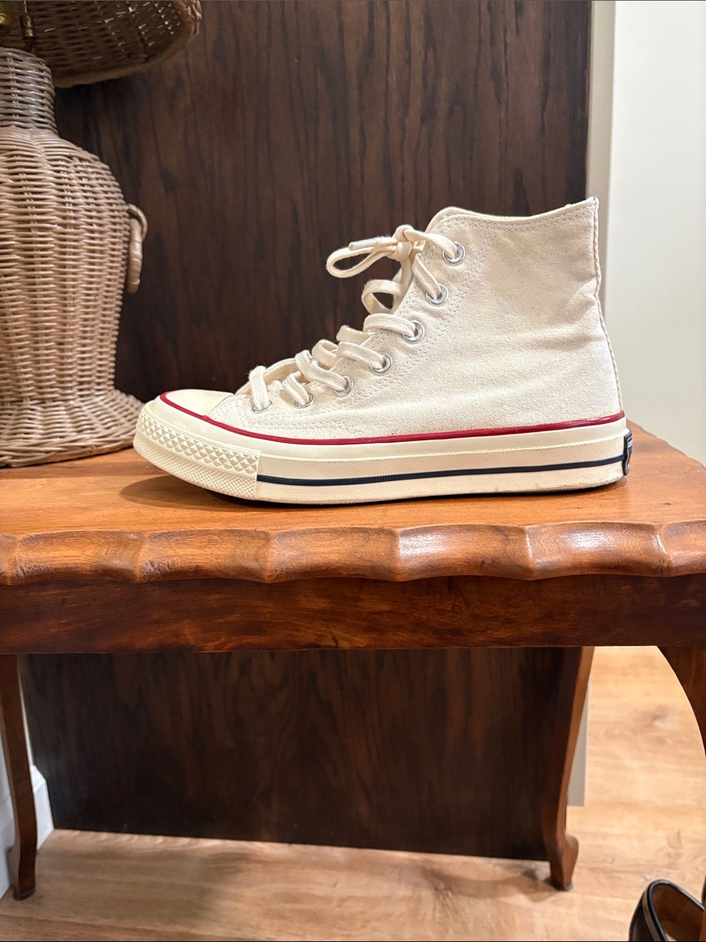 Women’s Chuck 70 All Star High Top Sneakers - Cream with Red Trim size 6.5 - Picture 3 of 5